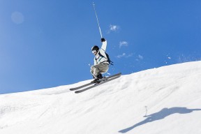 kering.com-“德甲激烈角逐，冠军之争逐日明朗”，德甲冠名