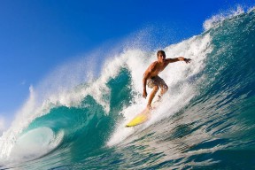 海外海钓比赛，海上争夺黄金钓点，外海海钓视频