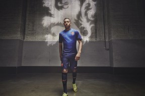 开云中国大陆-“冠军争夺战正式打响，两强会师，荣誉之战一触即发”，两个冠军之刃有什么区别